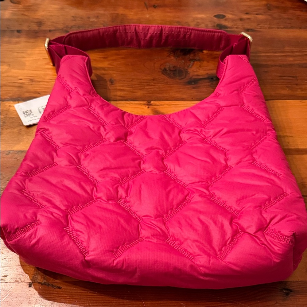 Lululemon Athletica Vibrant Pink Berry Quilted puffer Shoulder Bag NEW - Picture 4 of 7